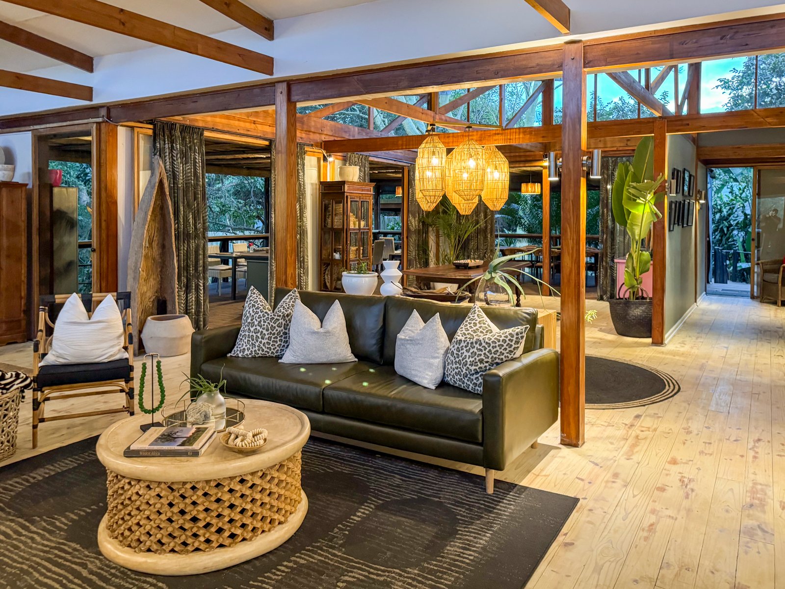 Makakatana Bay Lodge Lounge Area