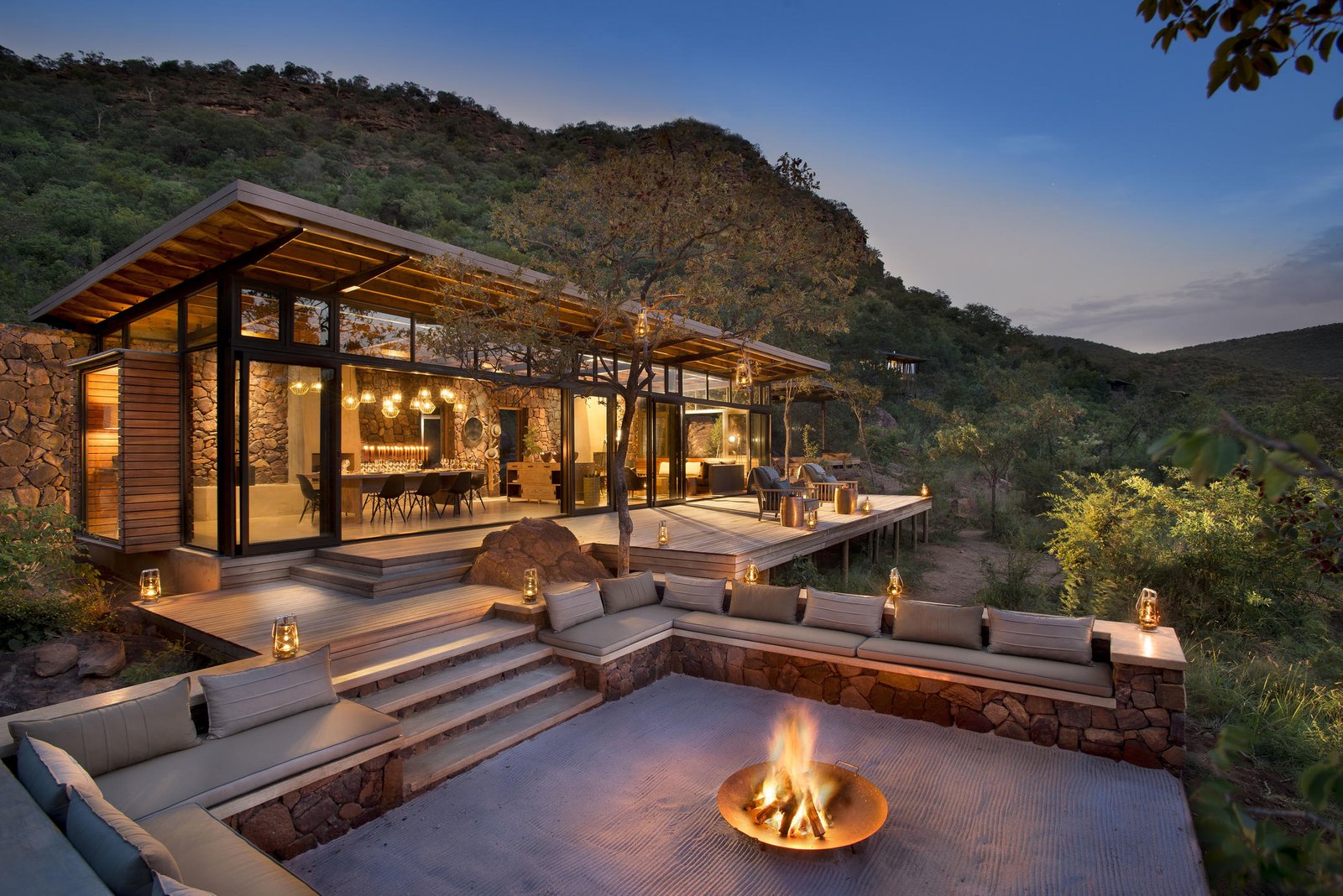 Marataba Mountain Lodge Feuerstelle mit Lounge