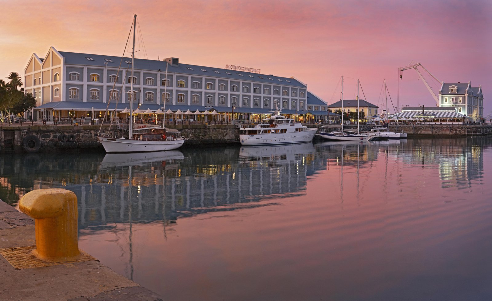 Victoria & Alfred Waterfront mit Sicht auf das Victoria & Alfred Hotel