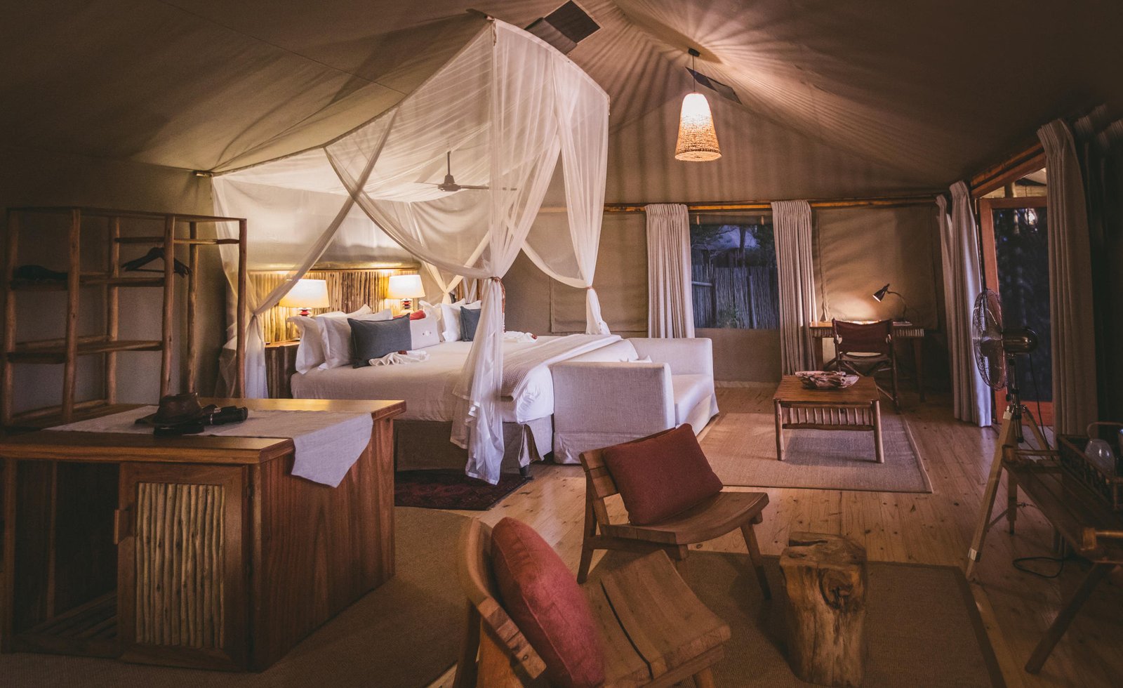 Camp Xakanaxa Familien Zimmer mit Himmelbett