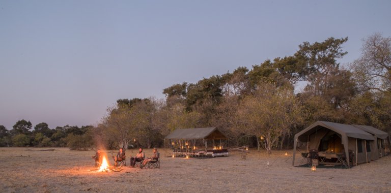 Mobile Safari Botswana Letaka Safaris Zeltcamp mit Feuer