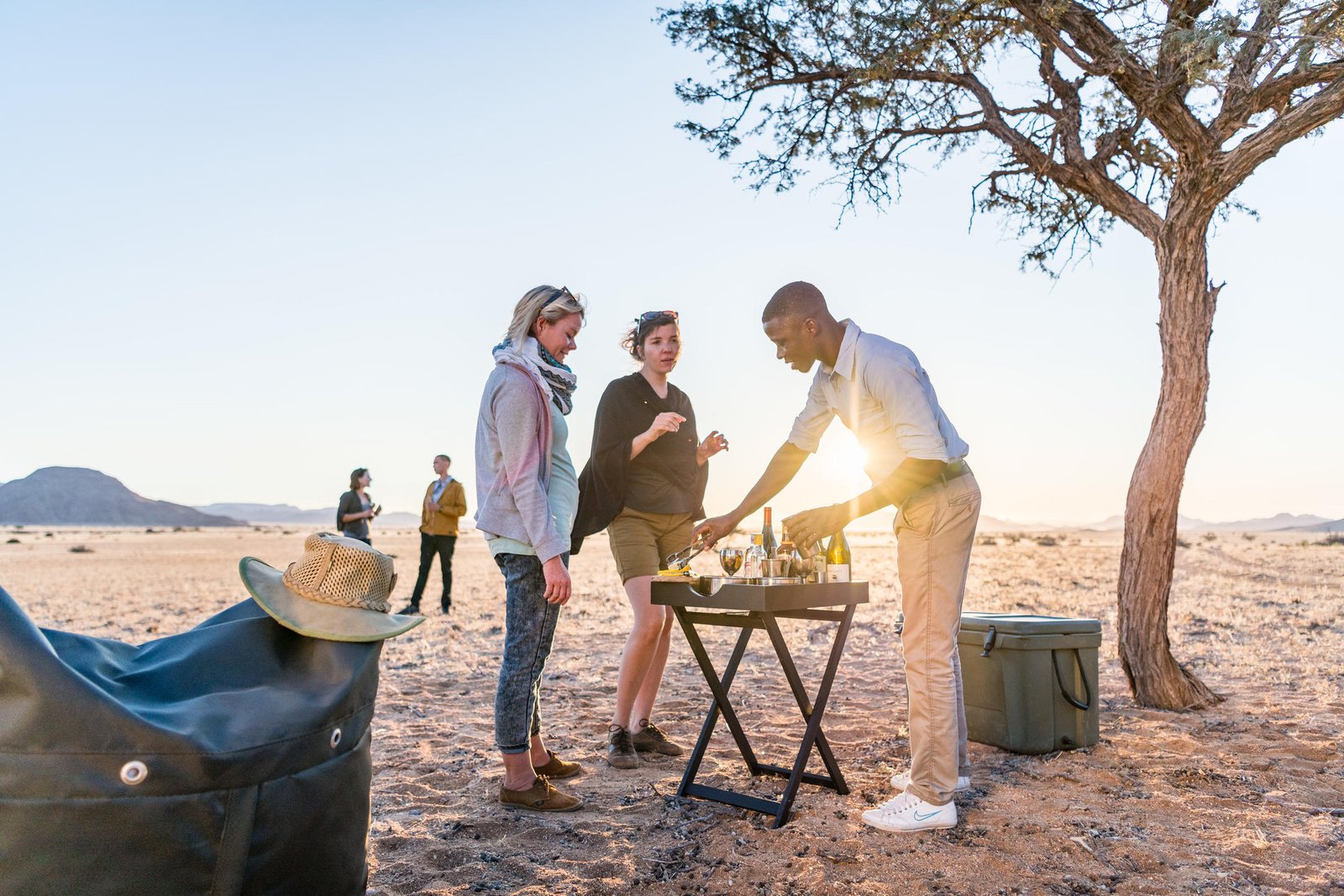 Camp Sossus Sundowner Drink bei den Sossusvlei Dünen