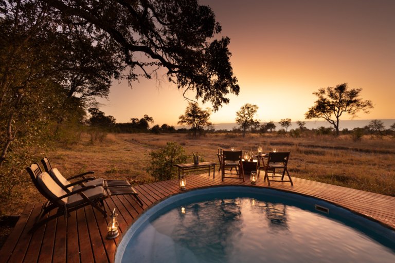 Selinda Explorers Camp Sundowner beim Pool