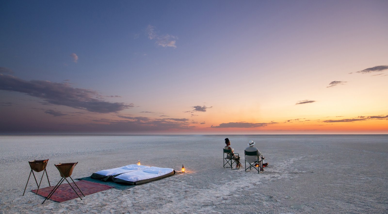 Makgadikgadi Salt Pans bei Sonnenuntergang