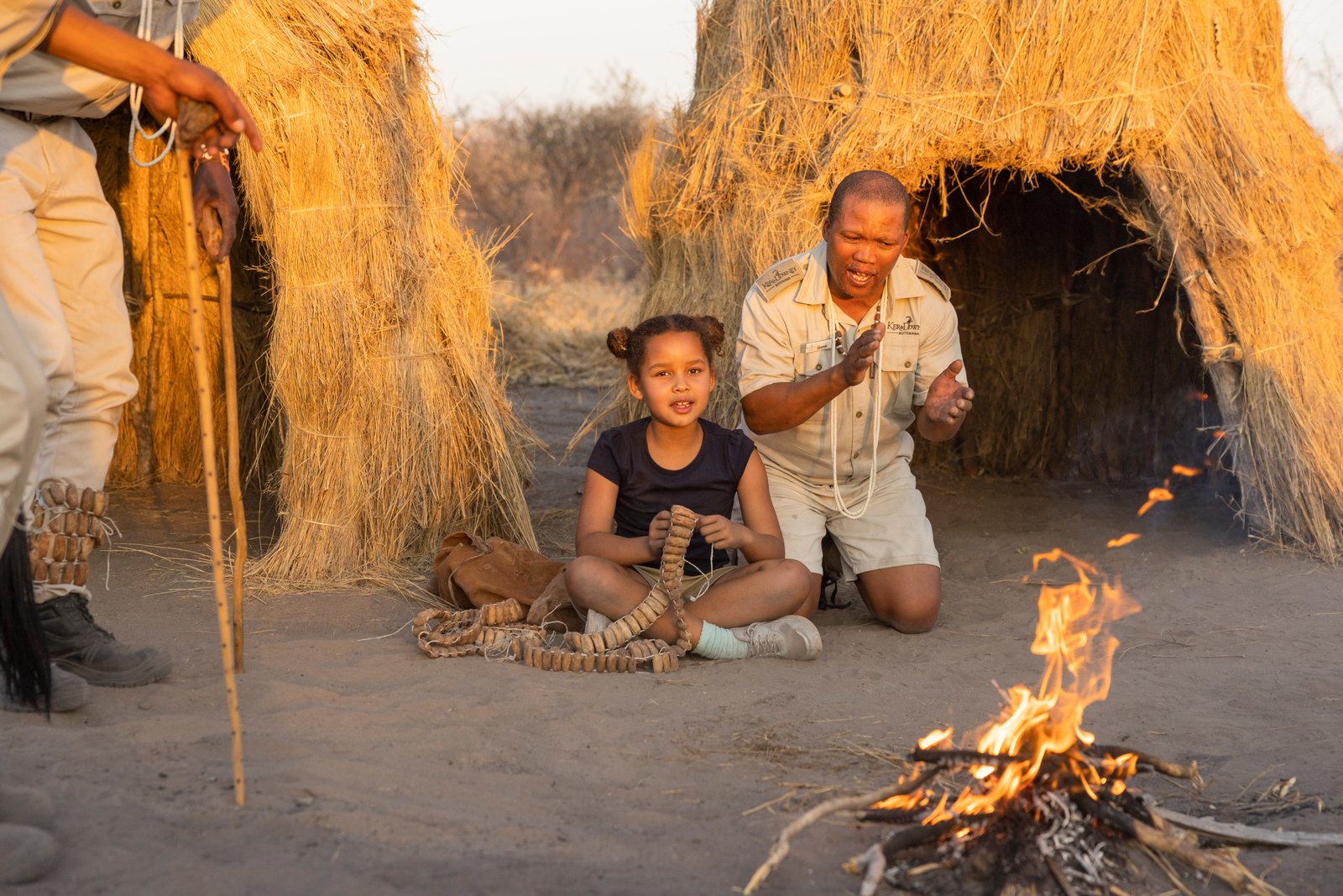 Ker&Downey Botswana Aktivität bei Dinaka mit San Buschmänner in der Kalahari