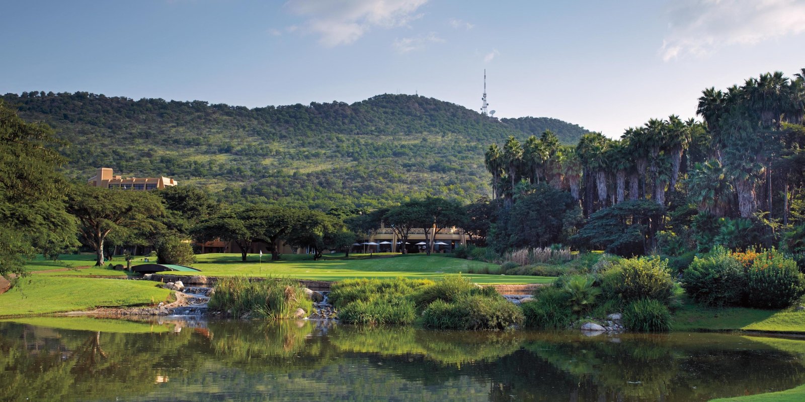 Gary Player Golf Course Sun City Südafrika Golfplatz mit See