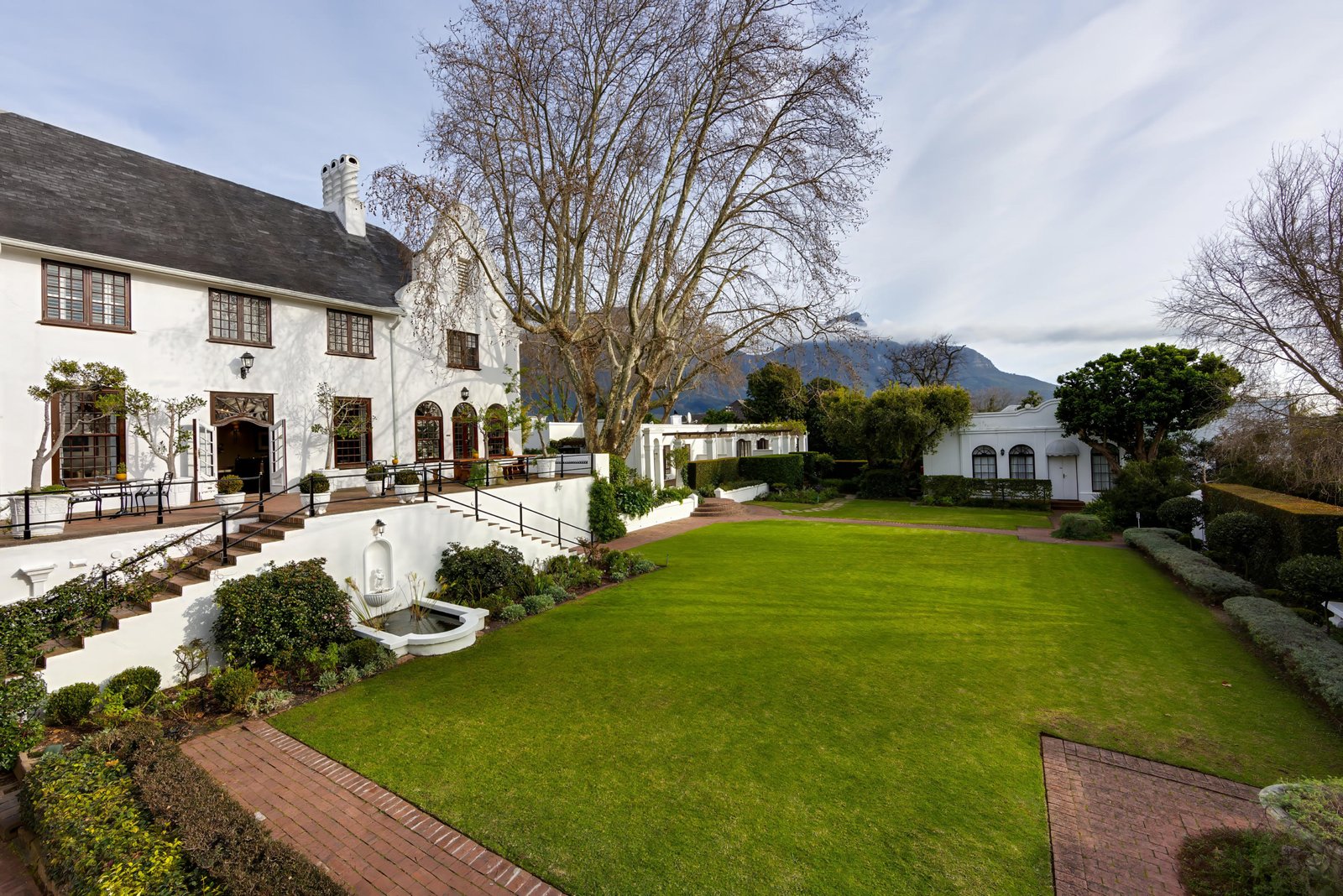 The Claremont Boutique Hotel in Kapstadt Aussenansicht mit kapholländischem Gebäude und Garten