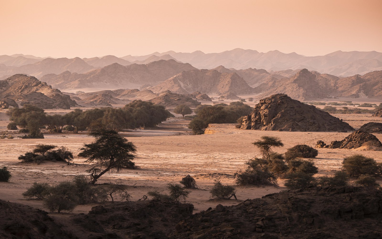 Hügelige Landschaft bei Hoanib