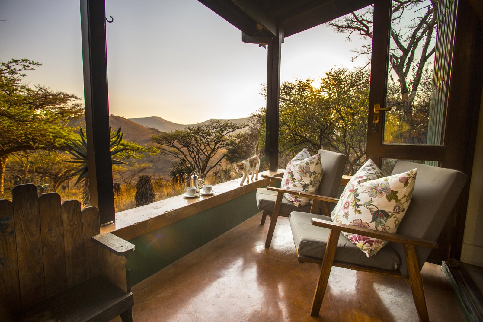 Veranda mit Sessel und Ausblick