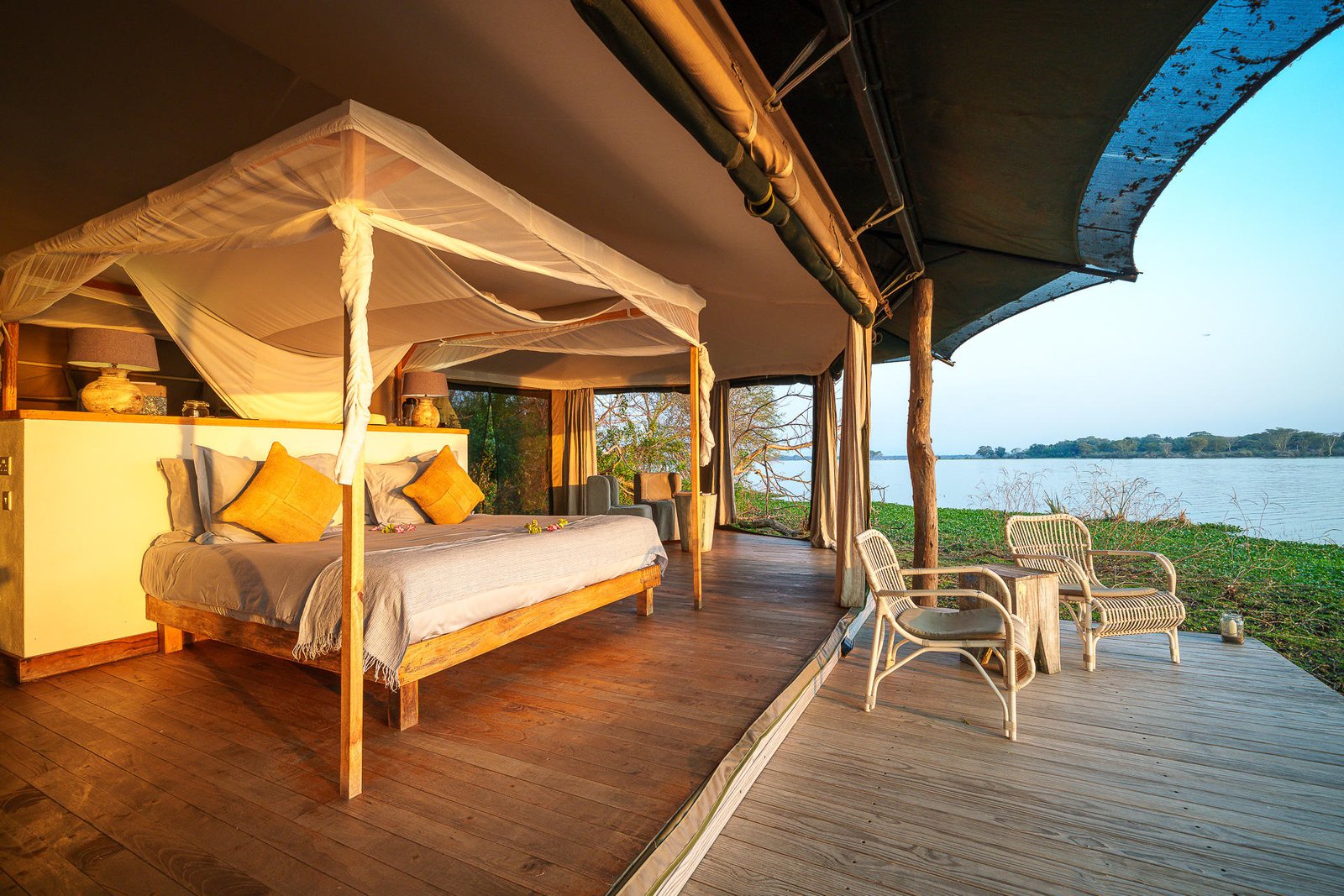 Bett mit Blick auf den Fluss