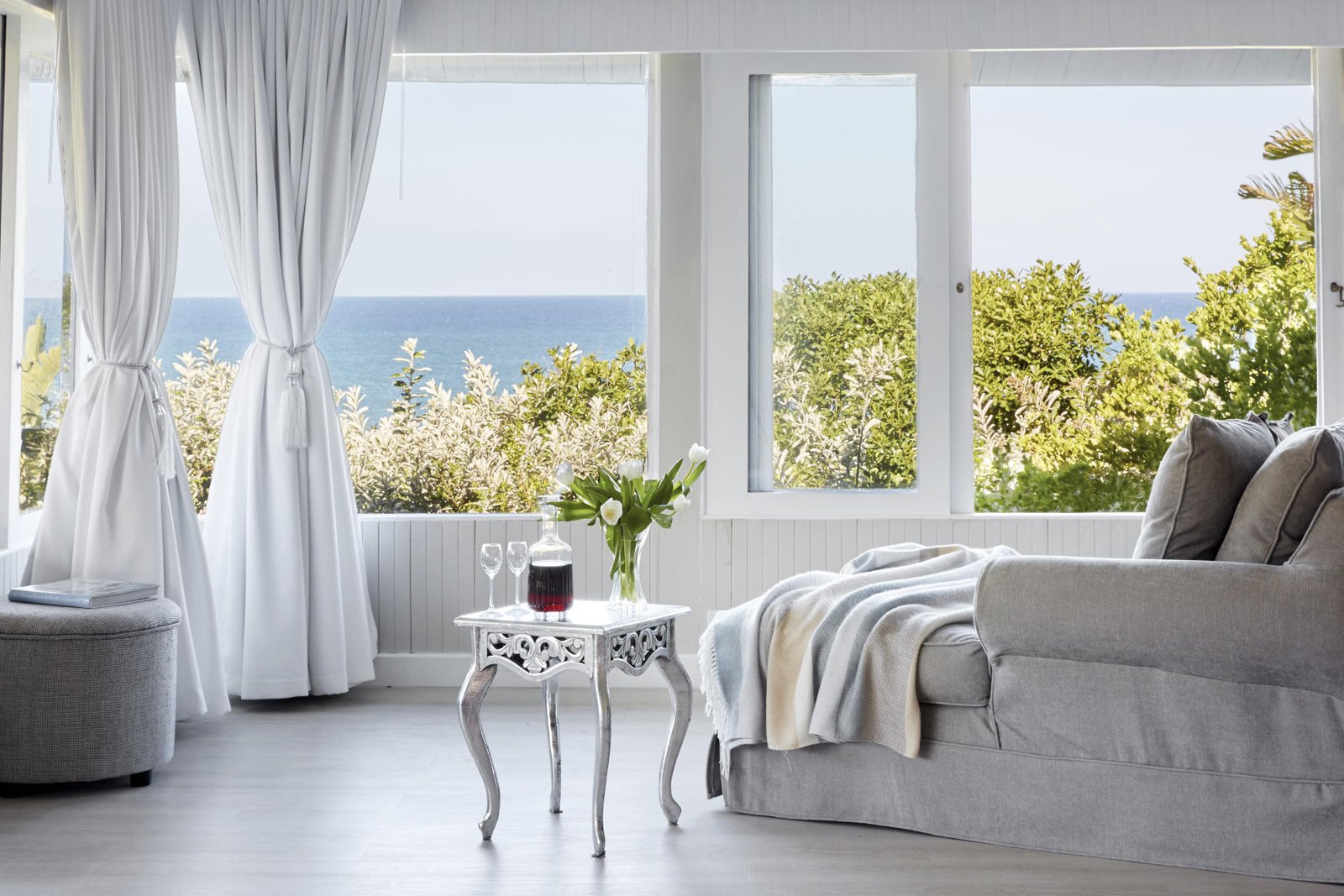 Sessel mit Ausblick auf das Meer