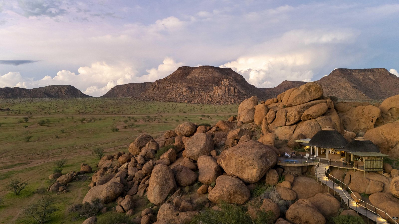 Suite in die Felsen eingebettet umgeben von beeindruckender Landschaft