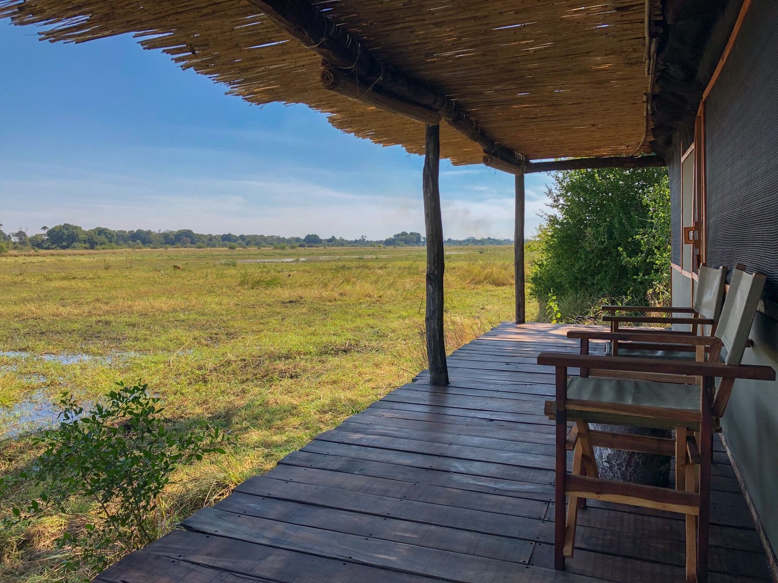 Musekese Camp Terrasse von Zeltzimmer mit Blick in den Busch