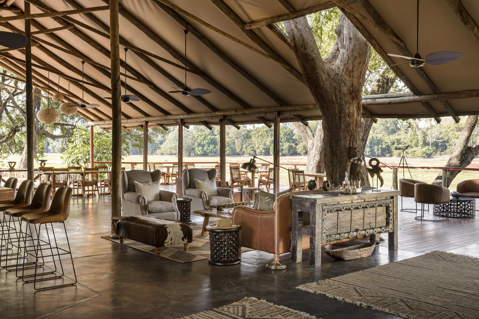 Sungani Lodge South Luangwa Nationalpark Hauptbereich mit Lounge