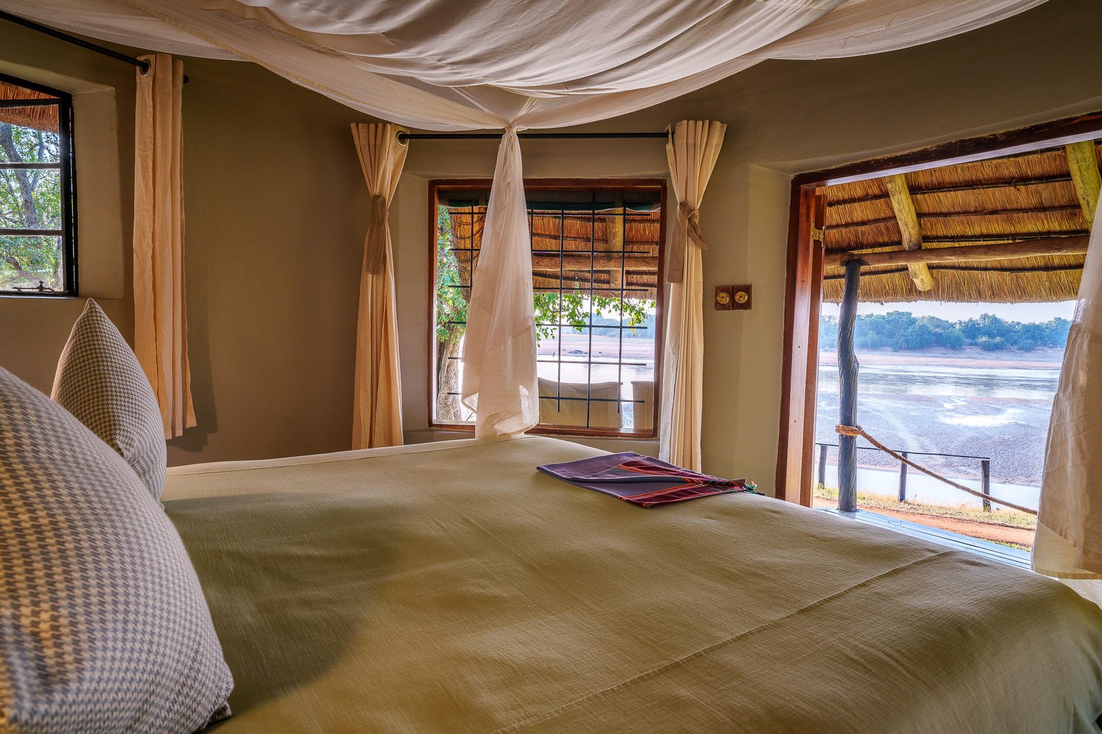 Schlafzimmer mit Blick auf den Luangwa River