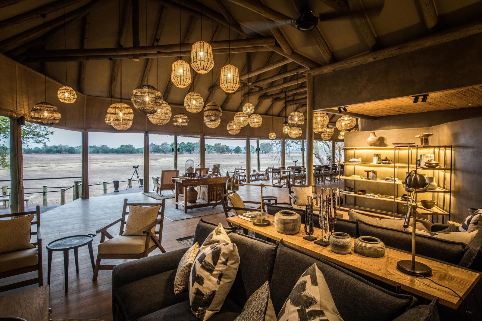 Puku Ridge South Luangwa Zambia Hauptbereich mit modernem Dekor