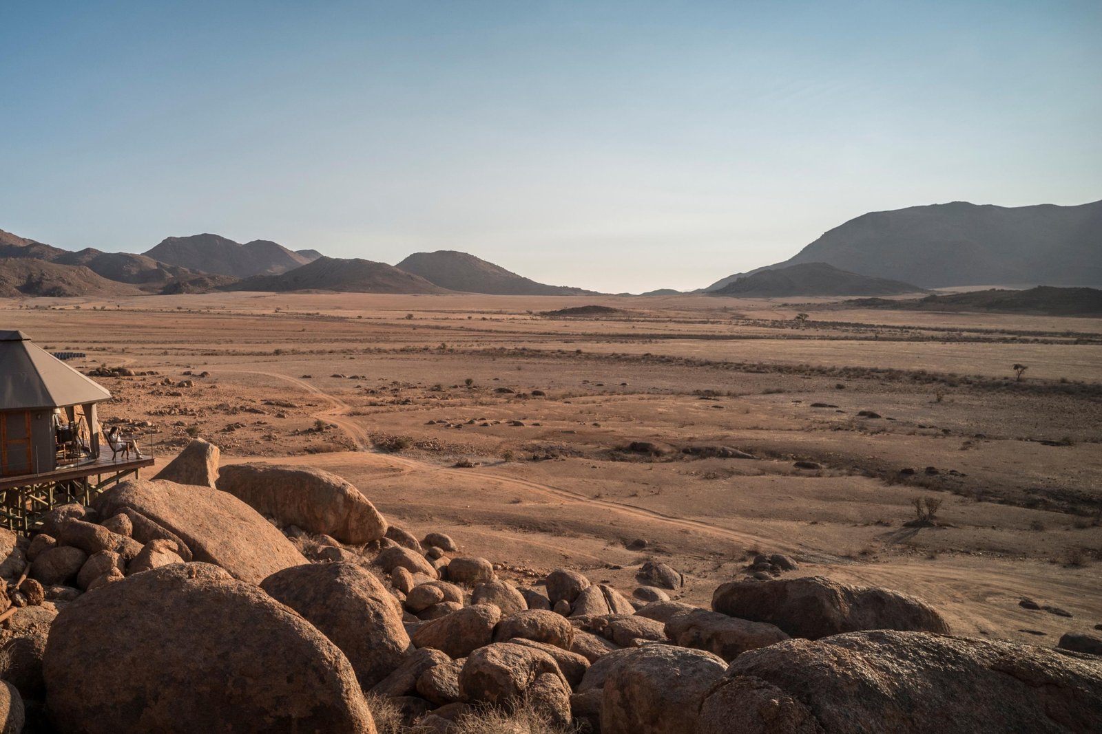 Ausblick von Sonop über die weite Wüstenlandschaft