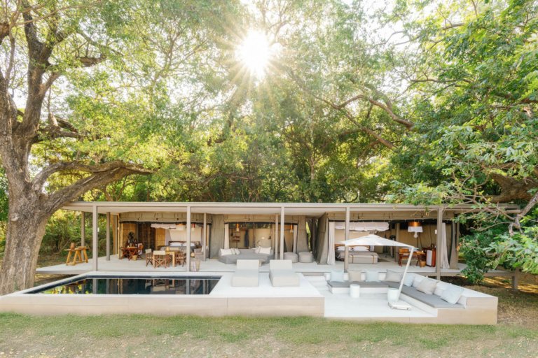 Familien-Safari-Suite mit Plungepool, Lounge und Schlafzimmer